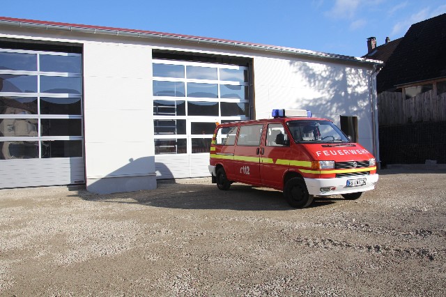 Gerätehaus und VW-Bus